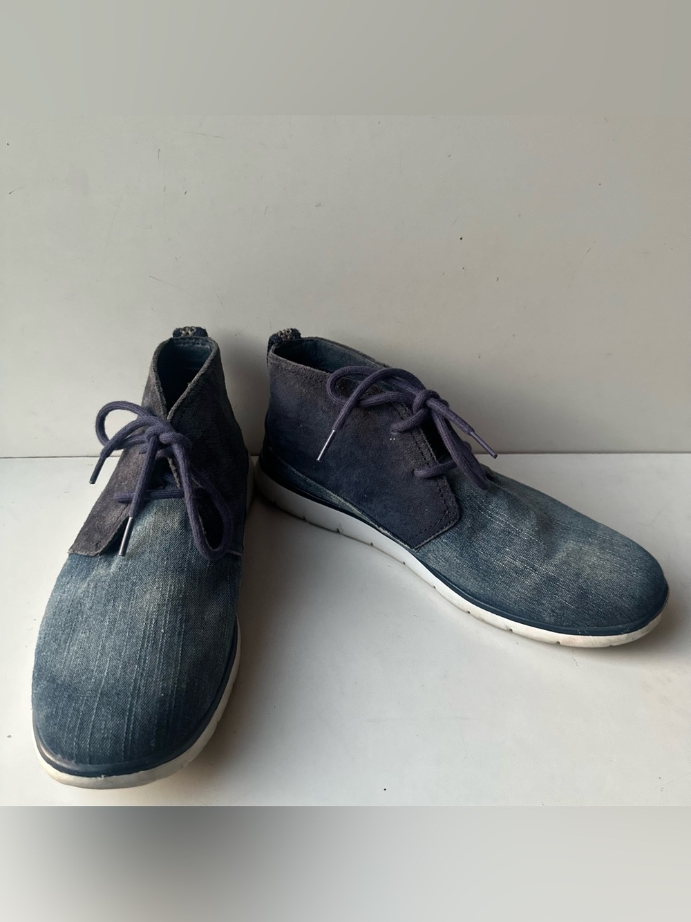 UGG Denim Suede Chukka Boots Men’s Size 11 Blue Lace Up Casual Shoes
